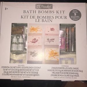 BRAND NEW‼️ at home bath bomb making kit!
